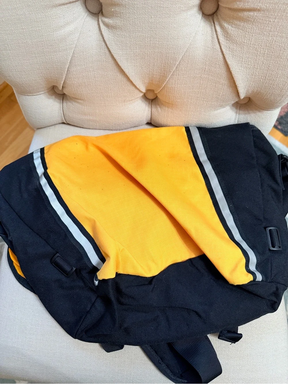 Eastern Mountain Sport EMS Black & Yellow Messenger Bag